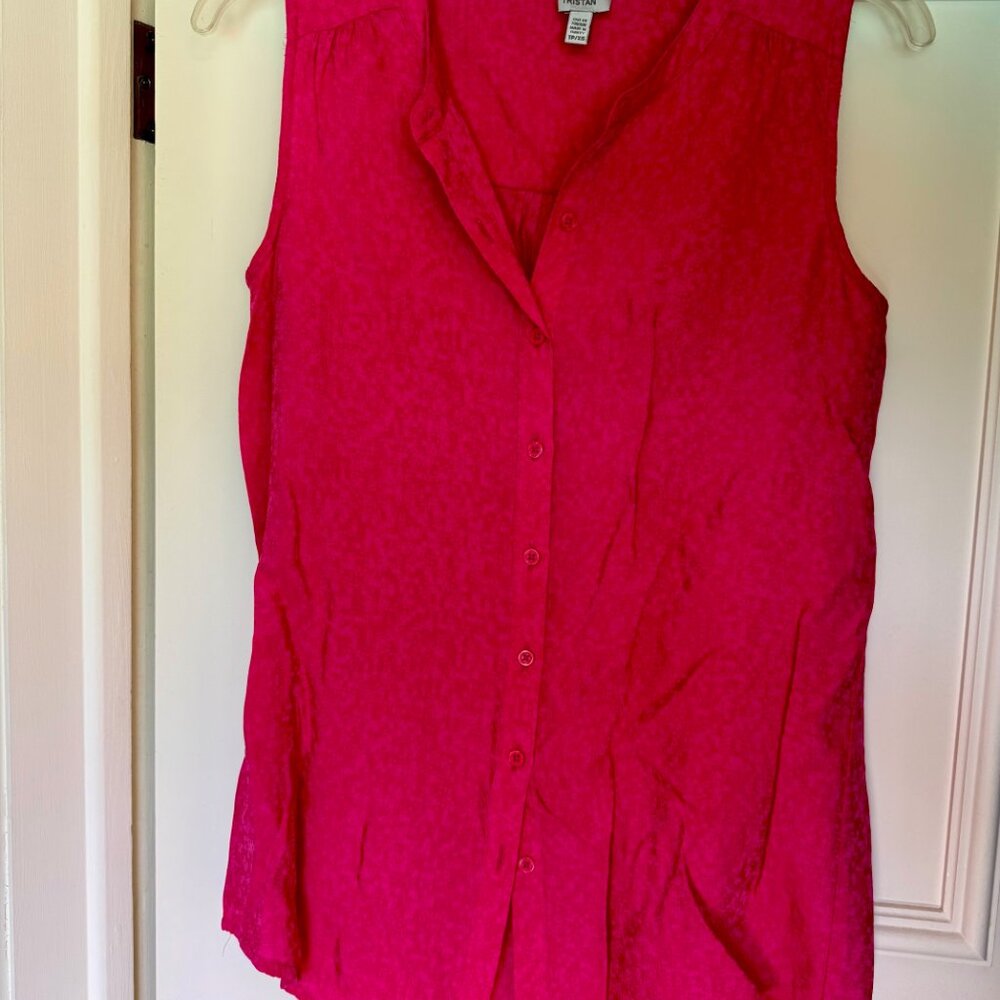 Sleeveless pink top